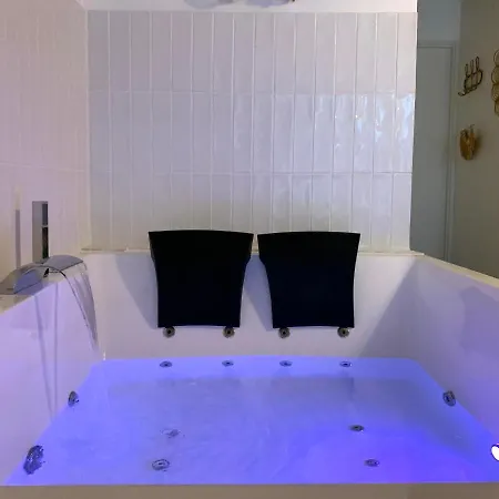 Bali Serenity Balneo Et Lit Rond * Lagnieu